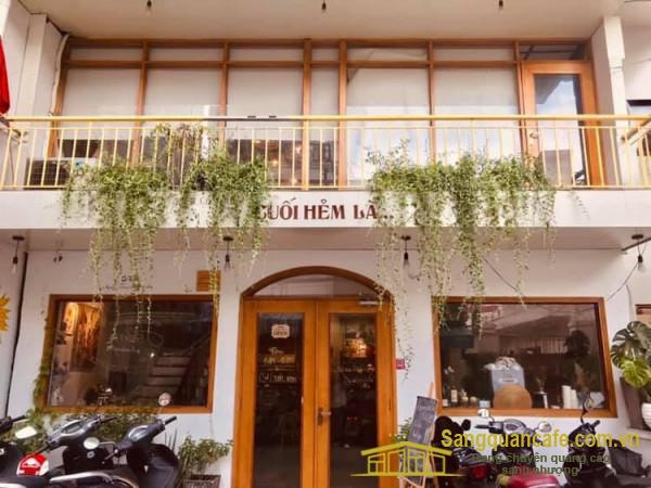 Sang quán cafe nằm trung tâm quận 1, gần khu văn phòng, các trường đại học.