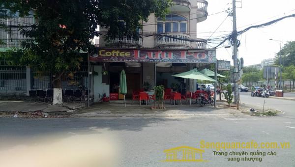 Sang nhanh quán cafe mặt tiền đường, nằm khu dân cư đông đúc.