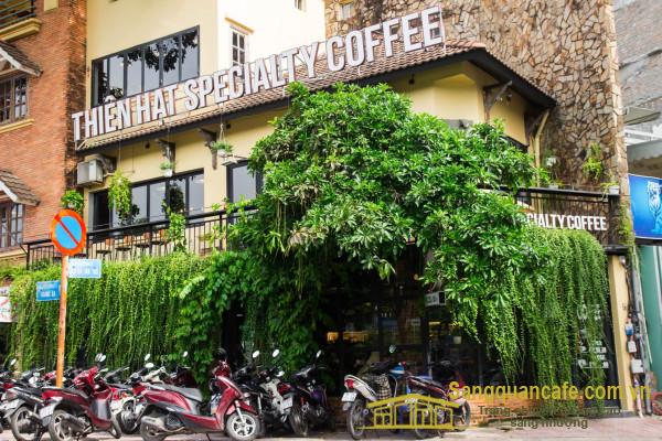 Sang nhượng quán cafe không gian máy lạnh, nằm mặt tiền đường Nguyễn Văn Thủ, phường Đa Kao, quận 1.
