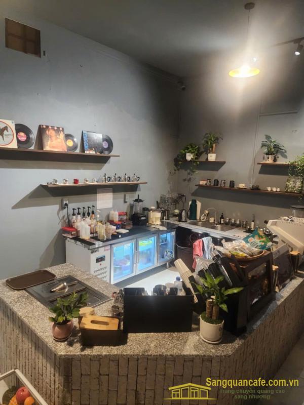 Sang quán cafe