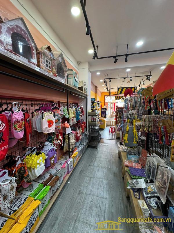 Sang cửa hàng thú nuôi