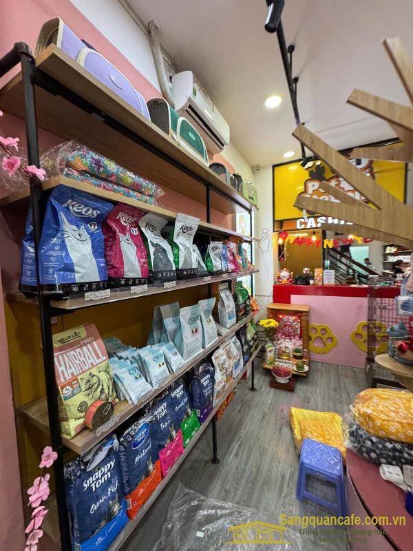 Sang cửa hàng thú nuôi