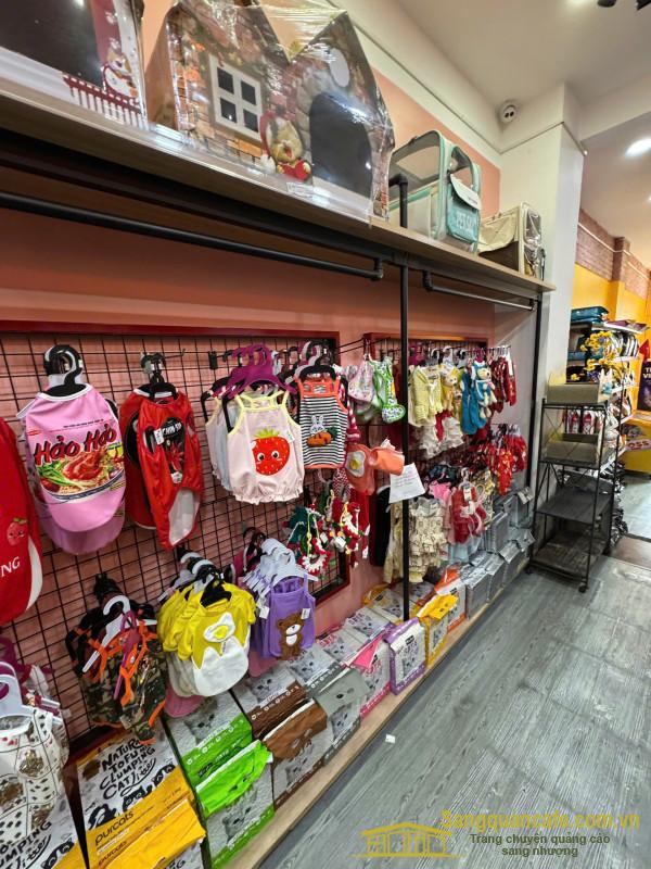 Sang cửa hàng thú nuôi