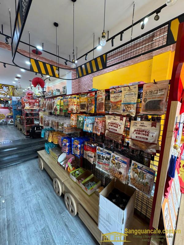 Sang cửa hàng thú nuôi