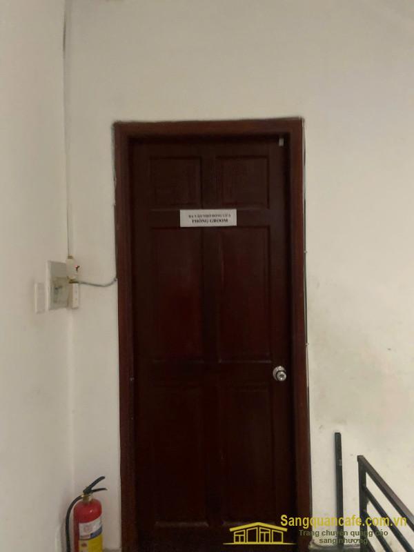 Sang cửa hàng thú nuôi