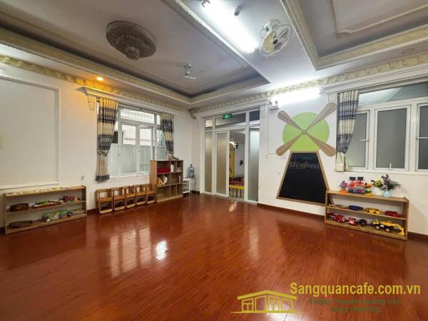 Sang trường mầm non
