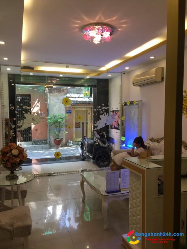 Sang nhanh SPA đang hoạt động nằm trong khu dân cư, chung cư đông, mặt tiền đường lớn Đào Duy Từ, Phường 5, quận 10. 